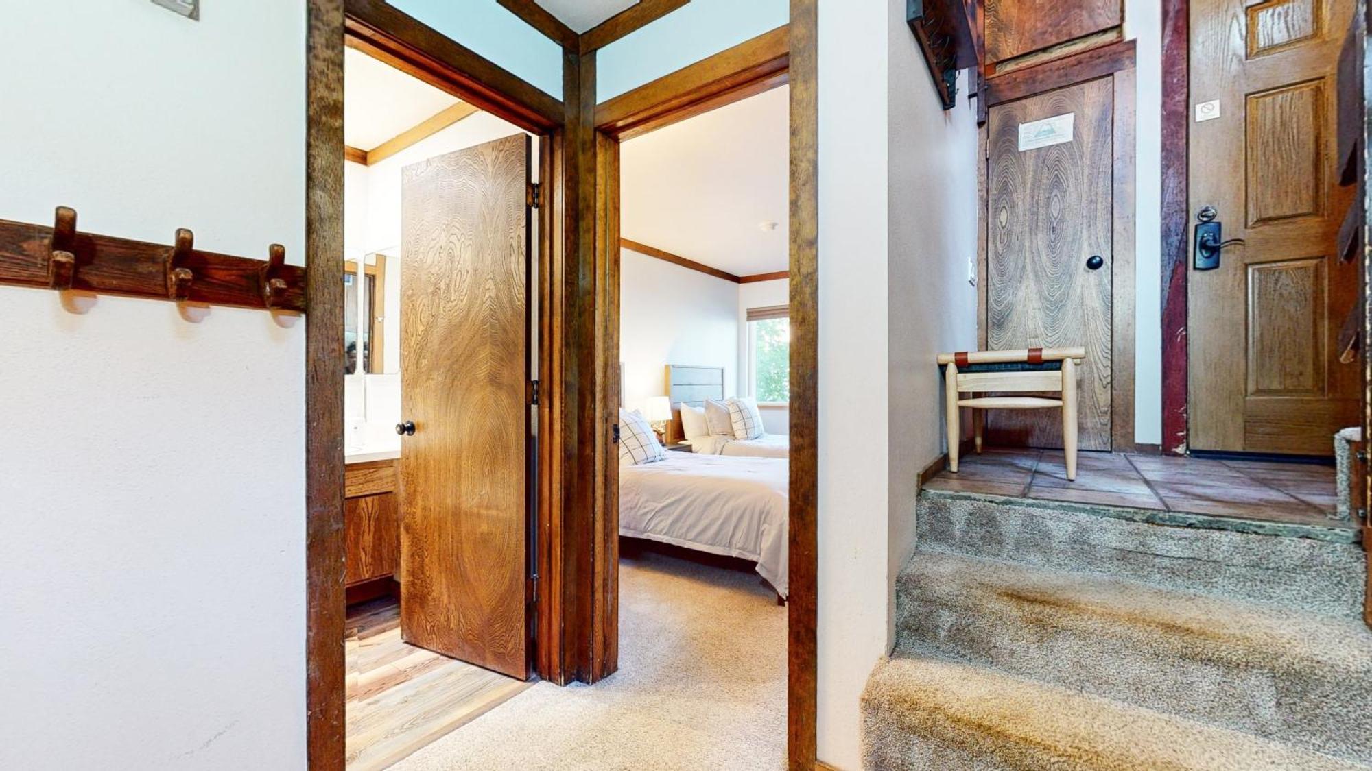 Mammoth Estates - Near Village At Mammoth & Pet Friendly Apartment
