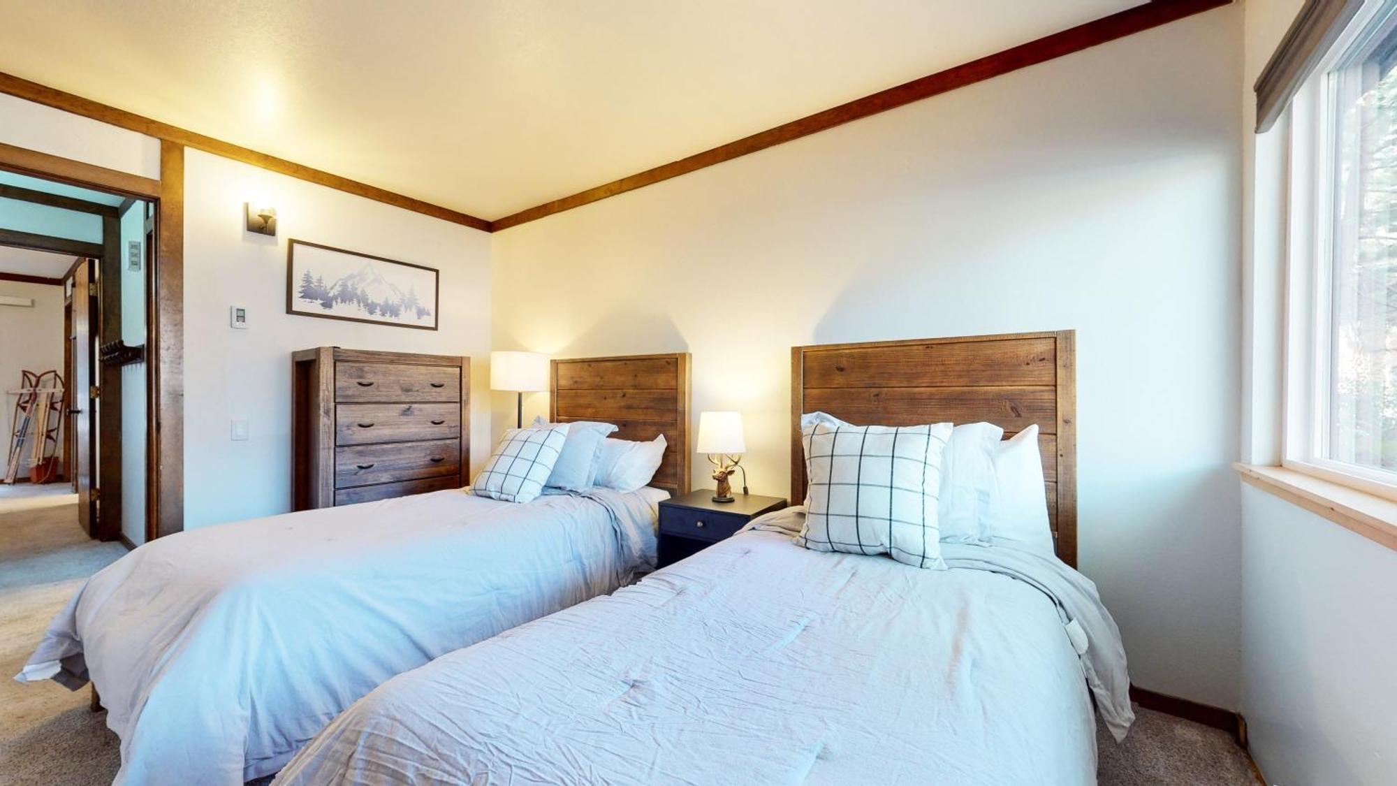Mammoth Estates - Near Village At Mammoth & Pet Friendly Apartment *
