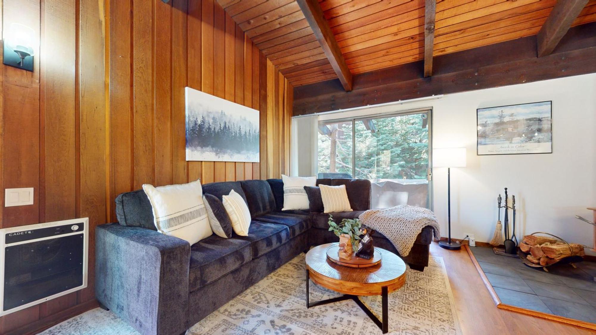 Mammoth Estates - Near Village At Mammoth & Pet Friendly Apartment